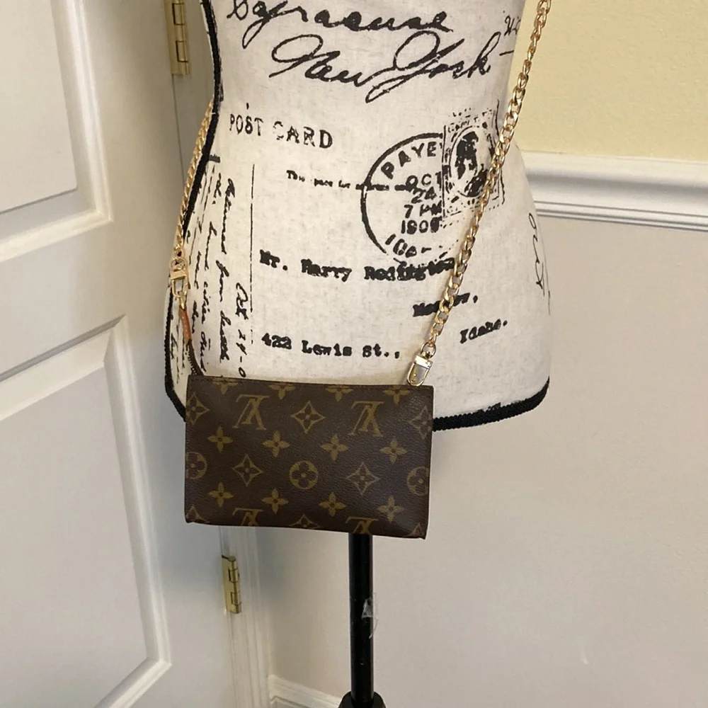 LOUIS VUITTON MONOGRAM TOILETRY 15 WITH UNBRANDED GOLD CHAIN